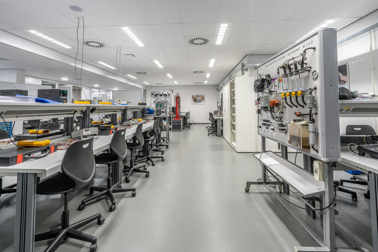 Spacious modern laboratory with workstations and equipment, ideal for scientific research and experiments.